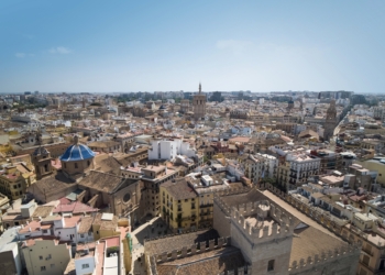 València vuelve a reducir el paro en el mes de marzo con un 22% menos que hace un año