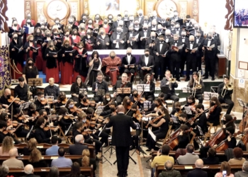 La interpretación del ‘Réquiem’ de Mozart llena la parroquia de Sant Jaume y Santa Ana