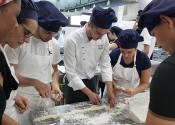 El turismo alerta de la falta de profesionales para la temporada alta