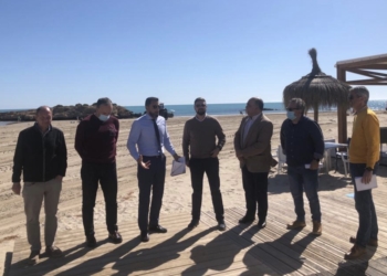 Las once playas oriolanas estarán listas para Semana Santa a pesar de los pasados temporales