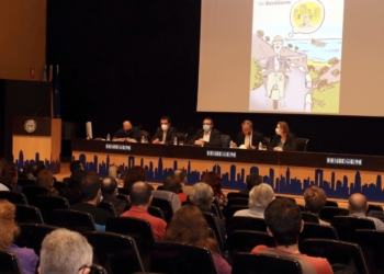 Albert Alcaraz y Malagón relatan e ilustran las historias y lugares de Benidorm