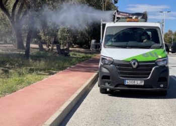 Elche intensifica la campaña de fumigación para controlar las plagas de mosquitos en el término municipal tras las últimas lluvias