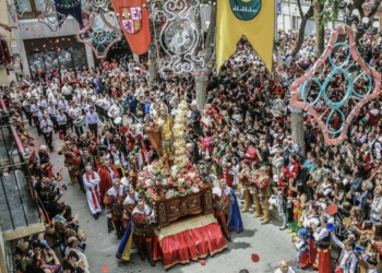 Petrer exporta la ilusión de sus Fiestas de Moros y Cristianos a toda la provincia