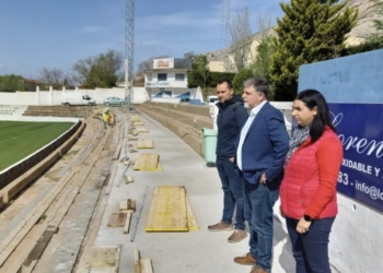 Deportes mejora la Grada Norte del campo de fútbol de La Solana