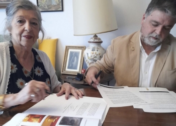 La bisnieta de Ruperto Chapí cede a Villena varios objetos del compositor para su exposición permanente