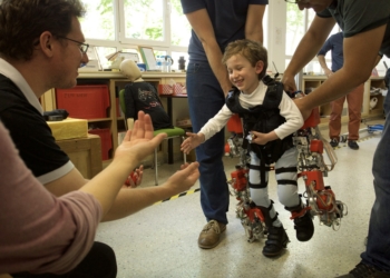 Elena García-Armada, finalista del Premio Inventor Europeo 2022 por su pionero exoesqueleto pediátrico