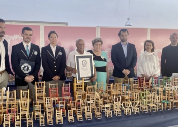 Nuevo récord Guiness al mayor número de sillas en miniatura