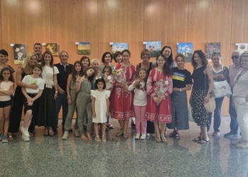 Dos jóvenes gemelas ucranianas exponen en el Centre Juvenil de La Nucía