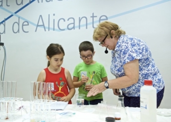 El Pati de la Ciència despierta vocaciones científicas desde el juego