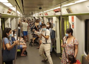 Debido a su propia naturaleza, las actuaciones de magia llegan sin previo aviso para los pasajeros del metro.
