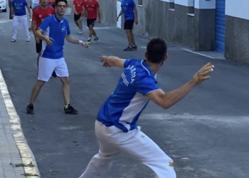 La pelota valenciana se puede desarrollar en frontón, trinquete o en la calle | Club Pilota Crevillent