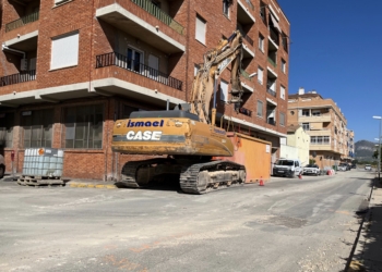 Las obras para el trazado de la nueva red de saneamiento han comenzado al inicio de Rosalía de Castro.