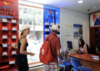 Turisme Comunitat Valenciana refuerza el servicio Tourist Info este verano con más de 35 oficinas y puntos de atención al visitante adicionales