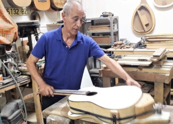 «El desafío fue tener una guitarra superior a la que yo podía comprarme»