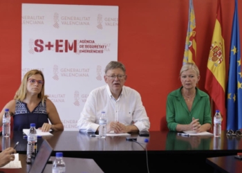 Ximo Puig subraya que unos 1.000 efectivos y en torno a 50 medios aéreos participan en la extinción de los incendios de La Vall d’Ebo y Bejís