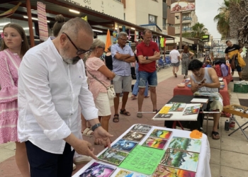 Orihuela hace una valoración positiva de la regularización del mercadillo de Aguamarina