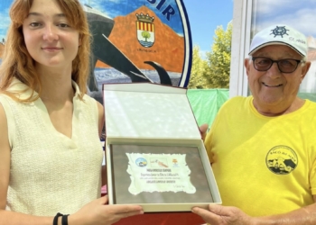 La Asociación de Jubilados y Pensionistas Racó de l’Albir homenajea a la deportista Paula Morcillo