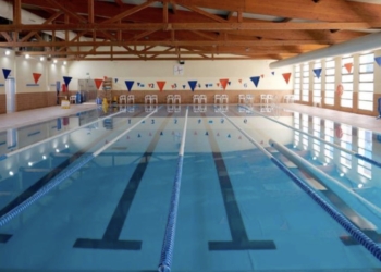 Las piscinas del Palau d’Esports l’Illa de Benidorm, cerrada por mantenimiento, hasta el 31 de agosto