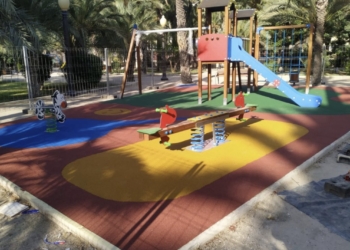 Elche ultima las mejoras de los juegos infantiles en la Plaza Rafael Bonmatí y en el Parque Jaume I