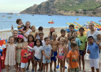 La biblioplaya del Albir celebró con una fiesta la despedida del verano