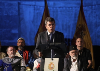 Mazón destaca en su pregón de las fiestas de Santa Pola las tradiciones, patrimonio y hospitalidad del municipio