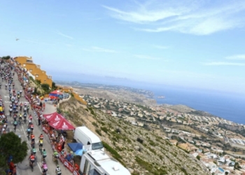 Descubre los puertos de montaña míticos de La Vuelta en la Costa Blanca