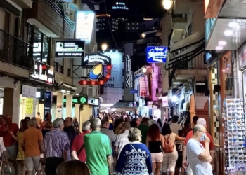 Los comerciantes de Benidorm temen un otoño incierto