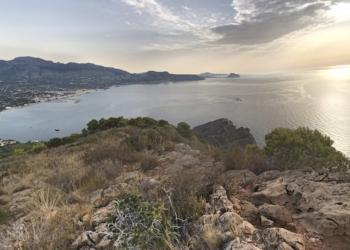 Senderismo en l’Alfàs del Pi, además de faros grandes panorámicas