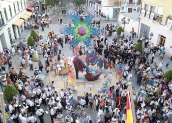 Un equinoccio de fuego, cartón y pólvora