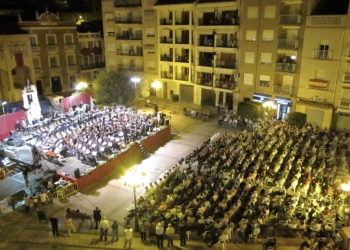 Al frente de las tropas celestiales