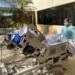El Hospital Universitario de Torrevieja reactiva las salidas al exterior para pacientes de UCI