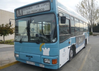 La línea A del autobús urbano modifica su recorrido por las obras de la Avenida de la Constitución