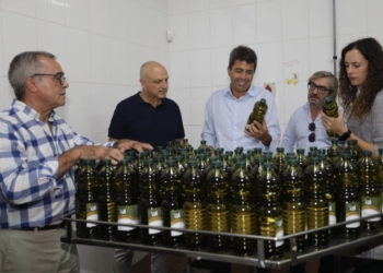 Mazón reivindica la calidad de los aceites de la montaña y aboga por consumir productos de la provincia