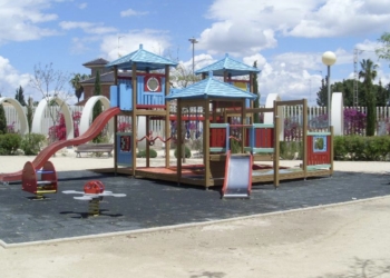 Aprobada la renovación integral de siete áreas de juegos infantiles en tres parques y cuatro plazas