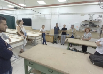 Empresas del sector fotovoltaico se interesan en la formación del IES Navarro Santafé