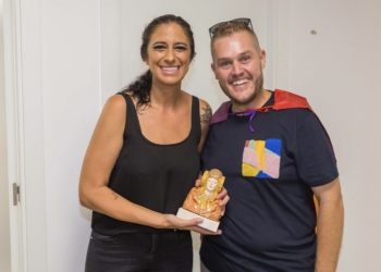 María Peláe congrega a unas dos mil personas en la fiesta por los derechos LGTBI en la Rotonda del Parque Municipal