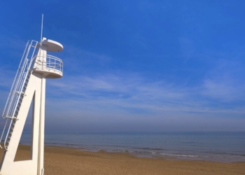 Muere un matrimonio arrastrado por la corriente en Torrevieja