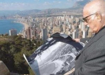 Benidorm recorre la vida y obra del alcalde Pedro Zaragoza a través de 19 ilustraciones del artista Malagón