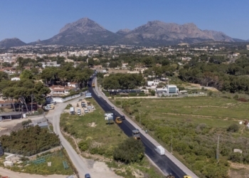 L’Alfàs del Pi cierra al tráfico este lunes el Camí de La Mar, su principal conexión con l’Albir