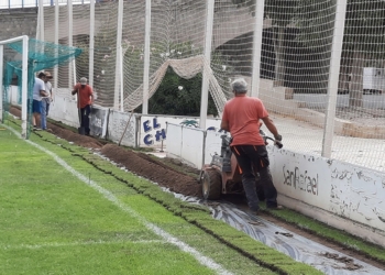 Deportes adecua el sistema de riego del campo de césped natural de Altea