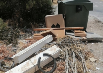 La Policía Local de Petrer intensifica los controles para vigilar el abandono de enseres y el control de mascotas