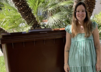 Los crevillentinos ya pueden reciclar sus desperdicios orgánicos y bioresiduos gracias a los nuevos contenedores orgánicos