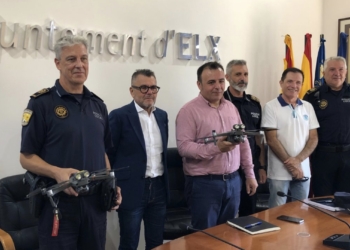 Los drones de la Policía Local vigilan la campaña de recogida de la granada mollar