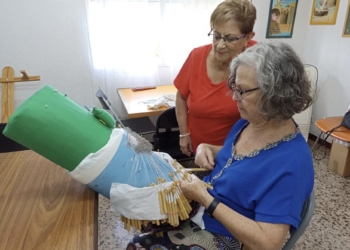 Dos décadas practicando el arte del bolillo en San Vicente del Raspeig