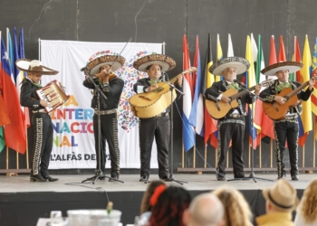 L’Alfàs presume de multiculturalidad y mestizaje en su Día Internacional