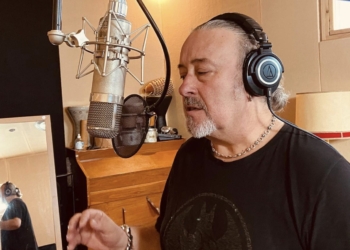 El ilicitano Javier Baeza ‘salta al vacío’ con su tercer disco