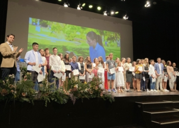 Torrevieja reconoce a 105 jóvenes su esfuerzo y superación con los premios de excelencia académica