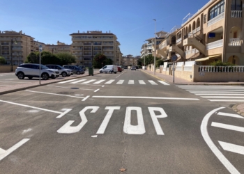 Finalizan los trabajos de repintado de las marcas viales horizontales en La Mata