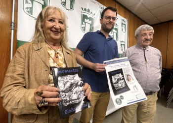 Eloísa Muñoz presenta su primer poemario “Momentos”
