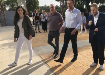 Elche inaugura el Polideportivo Los Palmerales, cuya pista lleva el nombre de la atleta paralímpica ilicitana Desirée Segarra